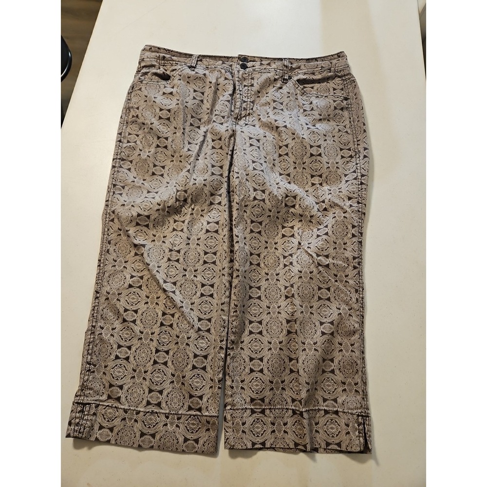 Bandolino Blu women's‎ 16 capri, Lightweight stretch 35" Waist 20"length (A1270)